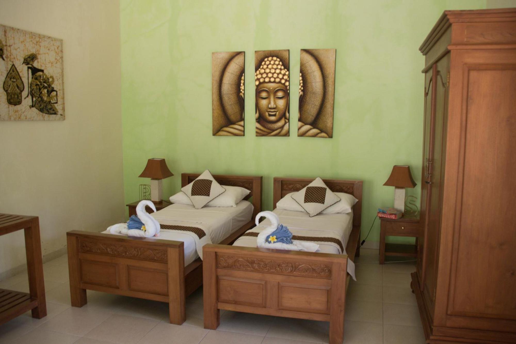 Guesthouse Rumah Senang Kalibaru Bagian luar foto