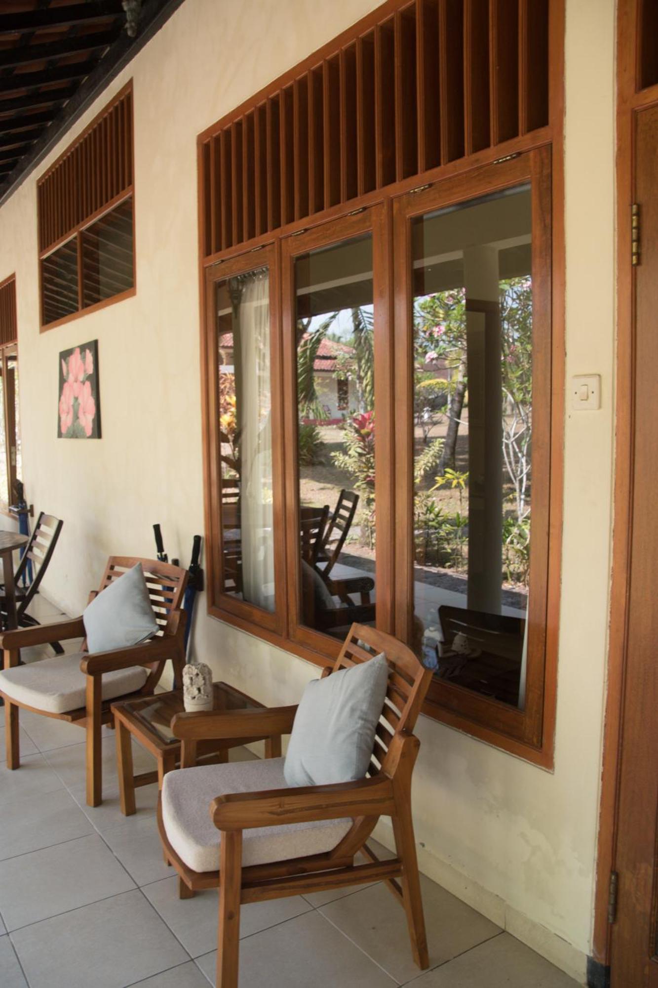 Guesthouse Rumah Senang Kalibaru Bagian luar foto