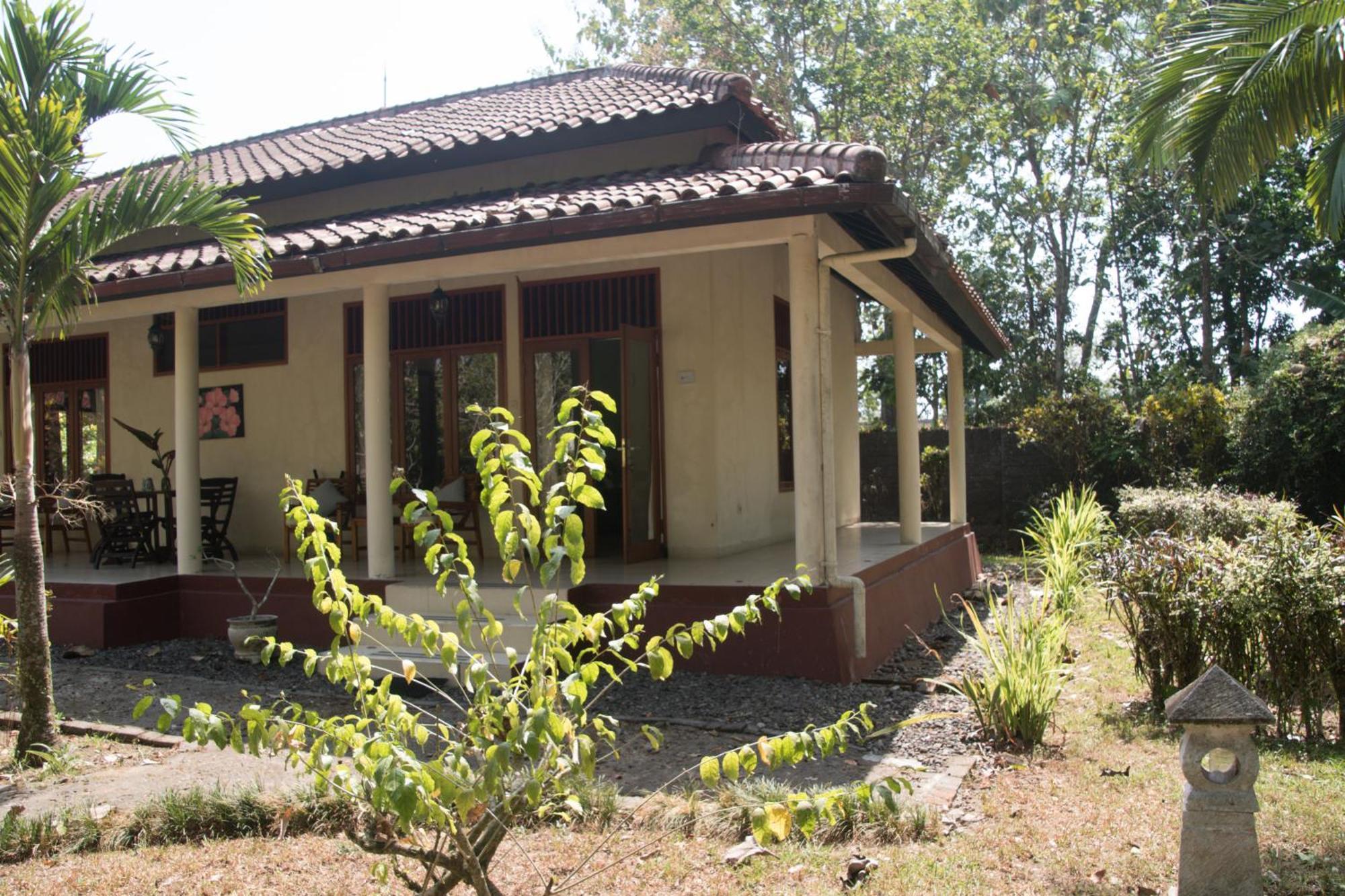 Guesthouse Rumah Senang Kalibaru Bagian luar foto