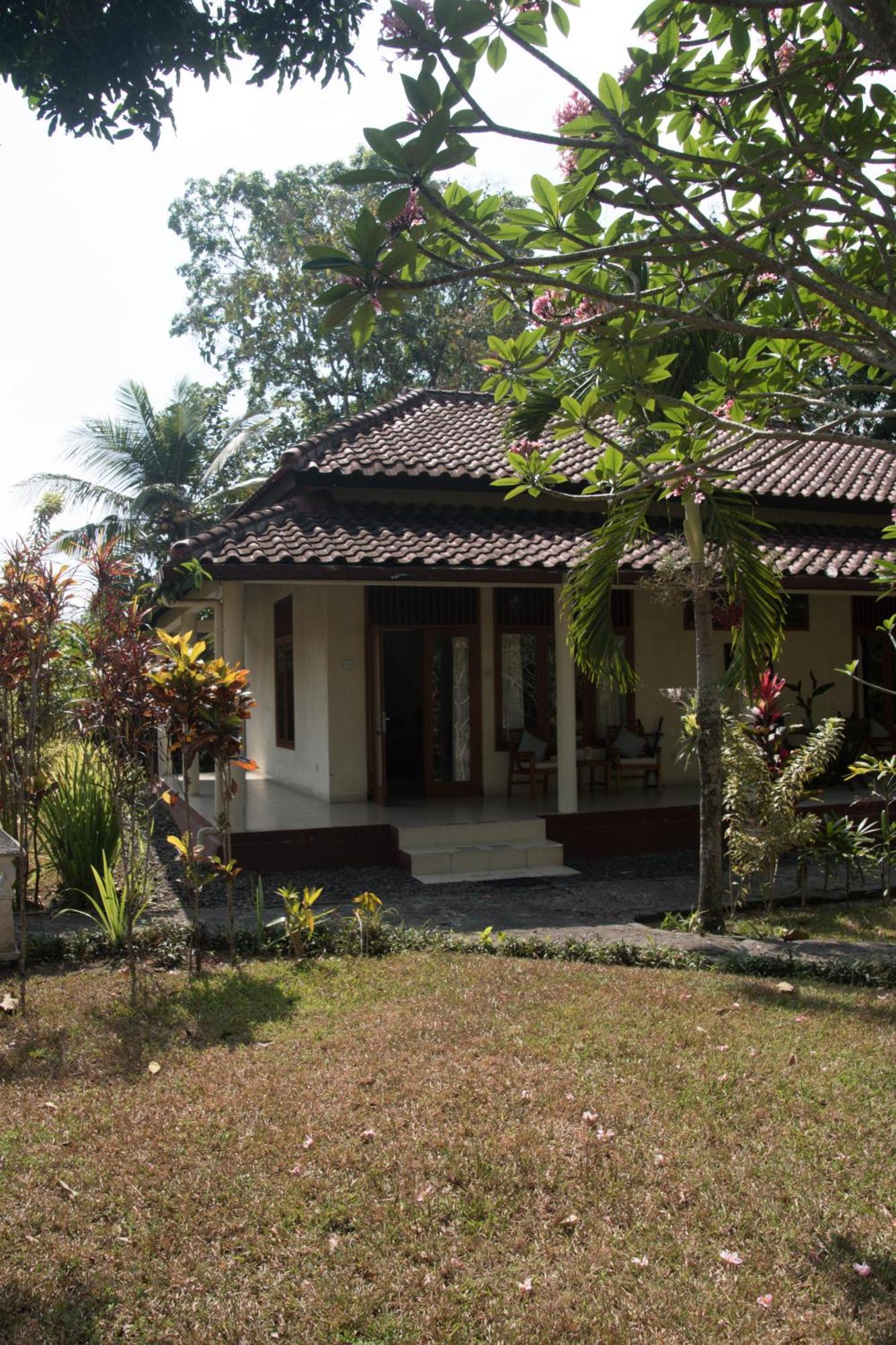 Guesthouse Rumah Senang Kalibaru Bagian luar foto