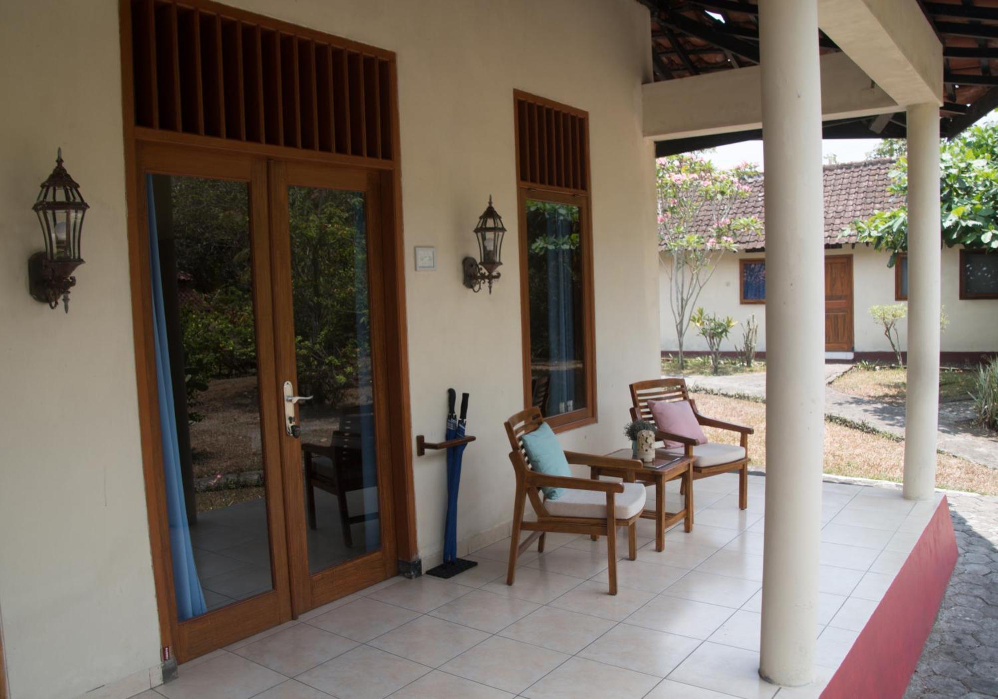 Guesthouse Rumah Senang Kalibaru Bagian luar foto