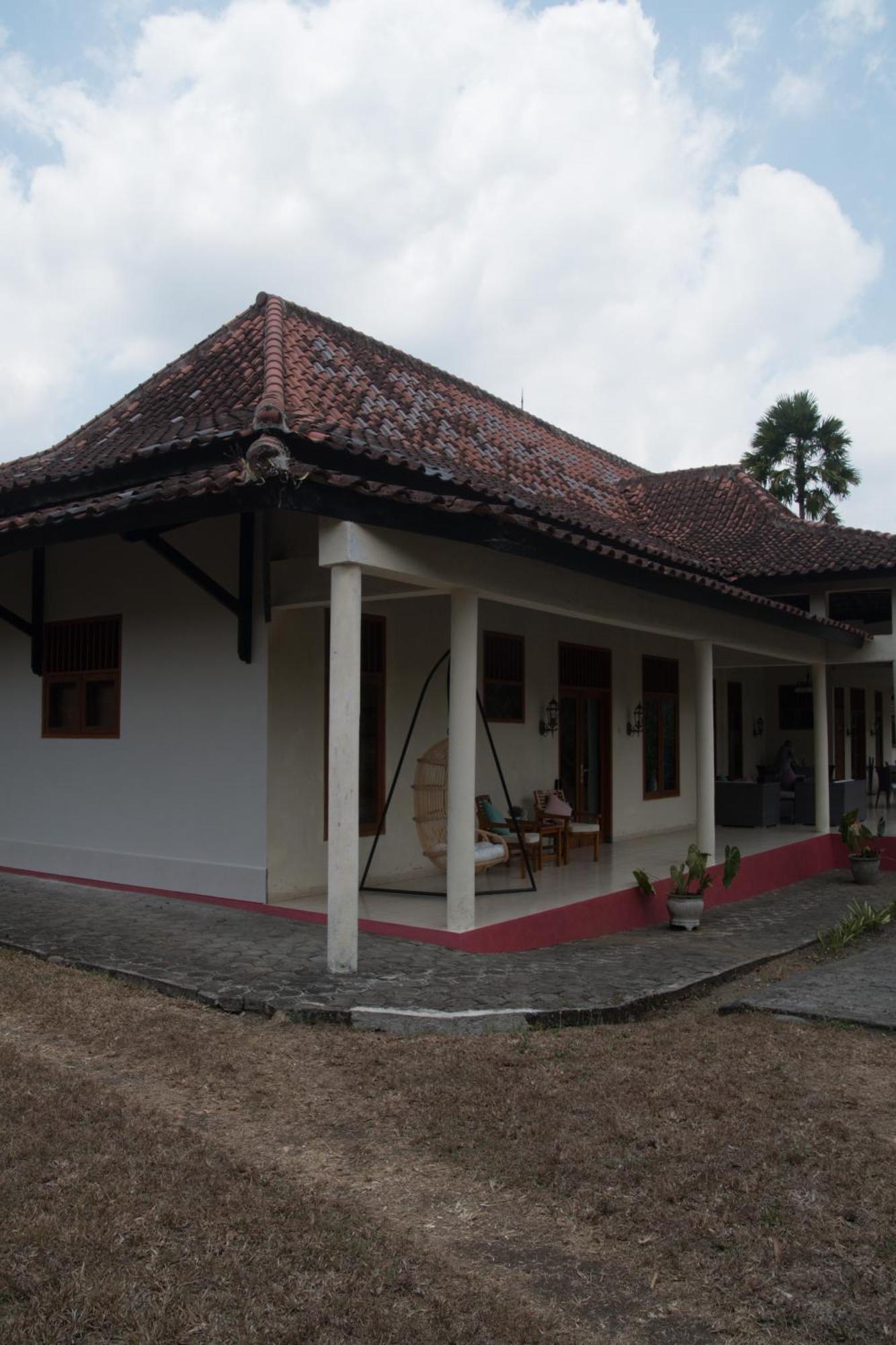 Guesthouse Rumah Senang Kalibaru Bagian luar foto