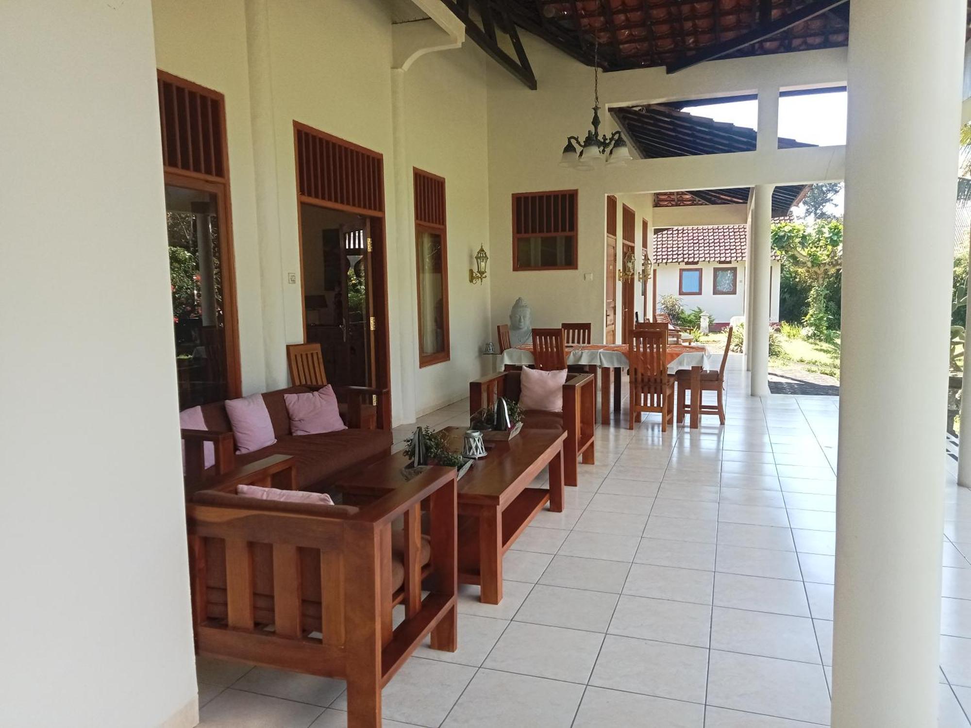 Guesthouse Rumah Senang Kalibaru Bagian luar foto