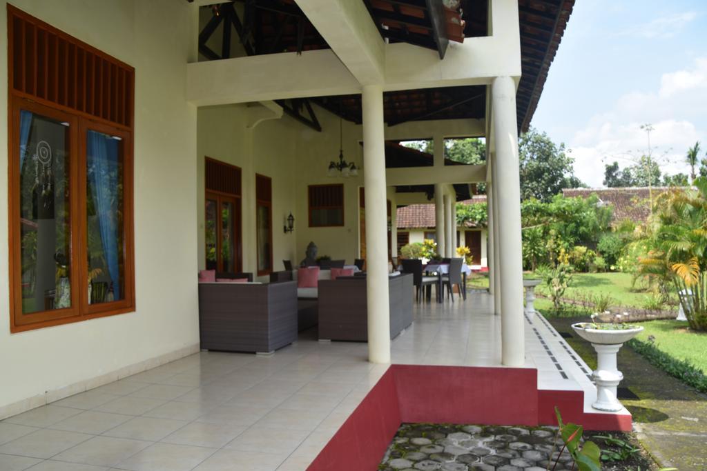 Guesthouse Rumah Senang Kalibaru Bagian luar foto
