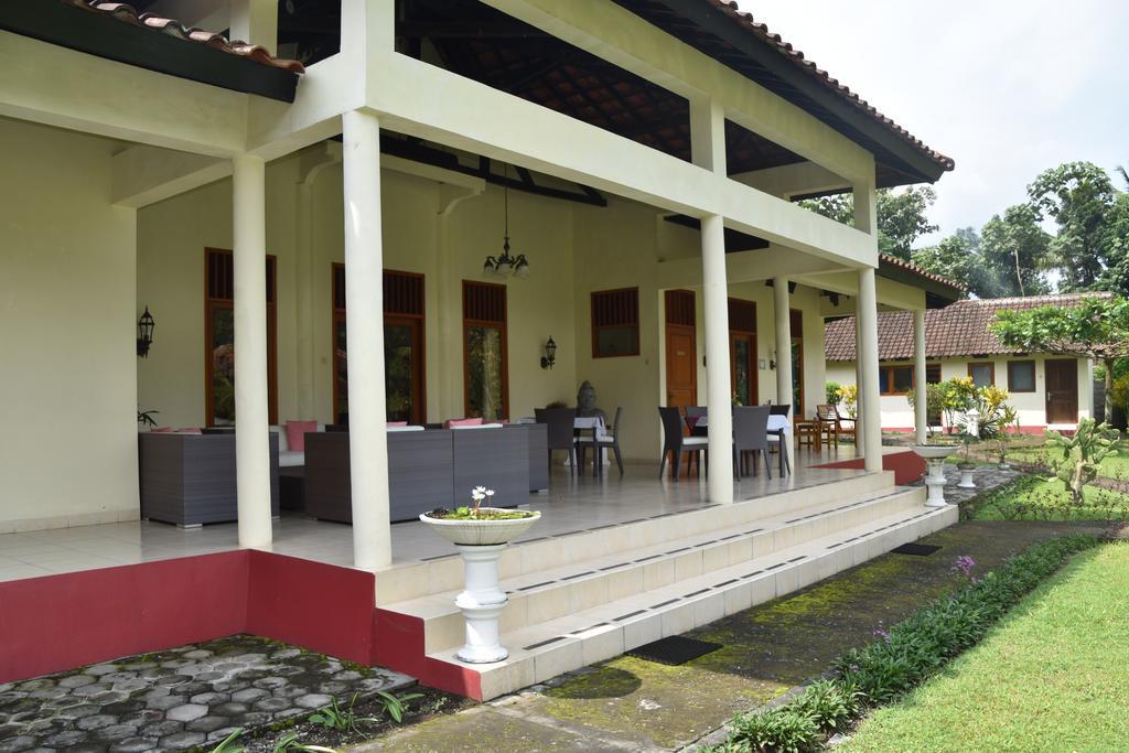 Guesthouse Rumah Senang Kalibaru Bagian luar foto