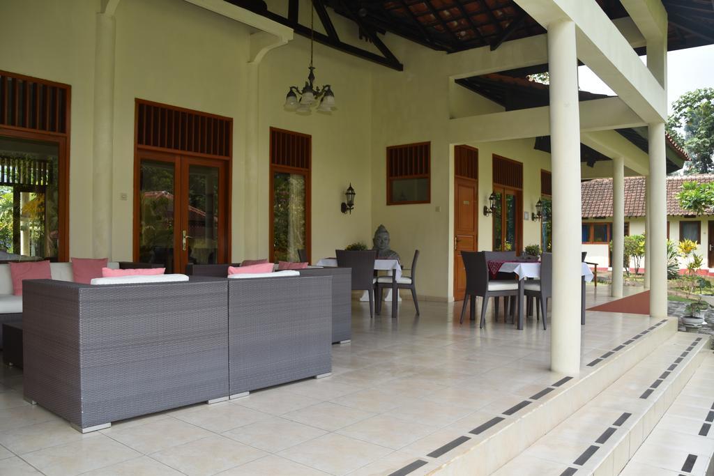 Guesthouse Rumah Senang Kalibaru Bagian luar foto