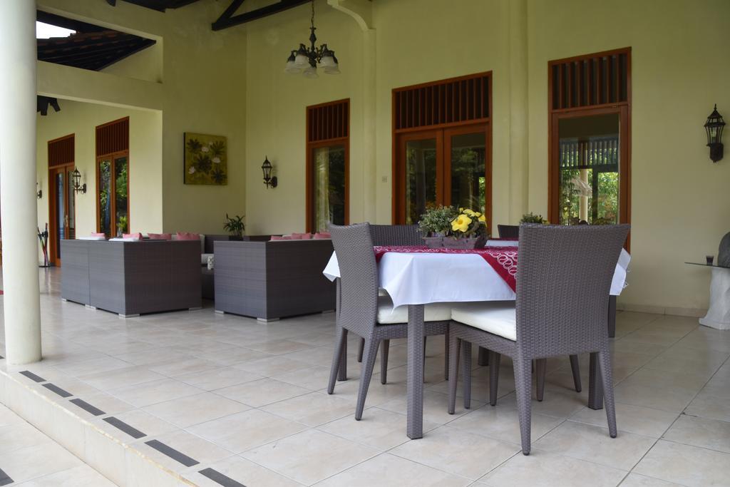 Guesthouse Rumah Senang Kalibaru Bagian luar foto