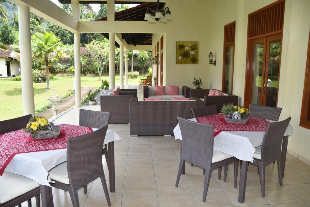 Guesthouse Rumah Senang Kalibaru Bagian luar foto